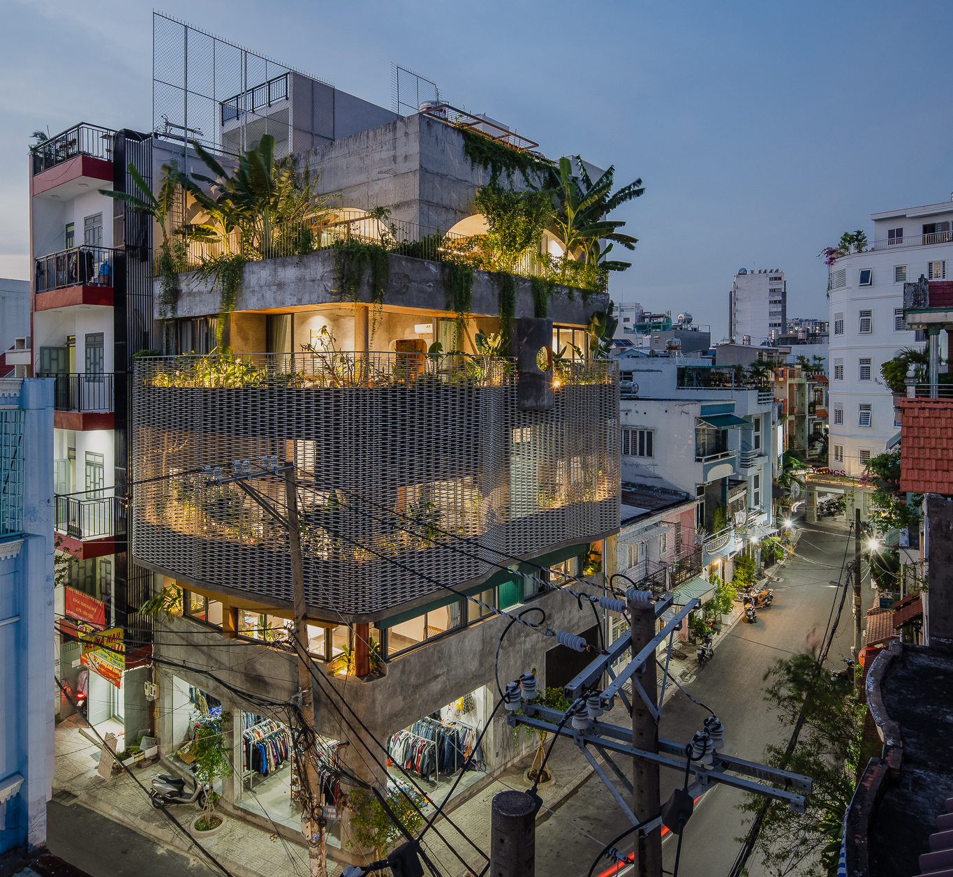 Hoa's House: Ngôi nhà giữa phố chợ tưởng kín tắp mà thoáng và mở như spa sát biển ở Sài Gòn