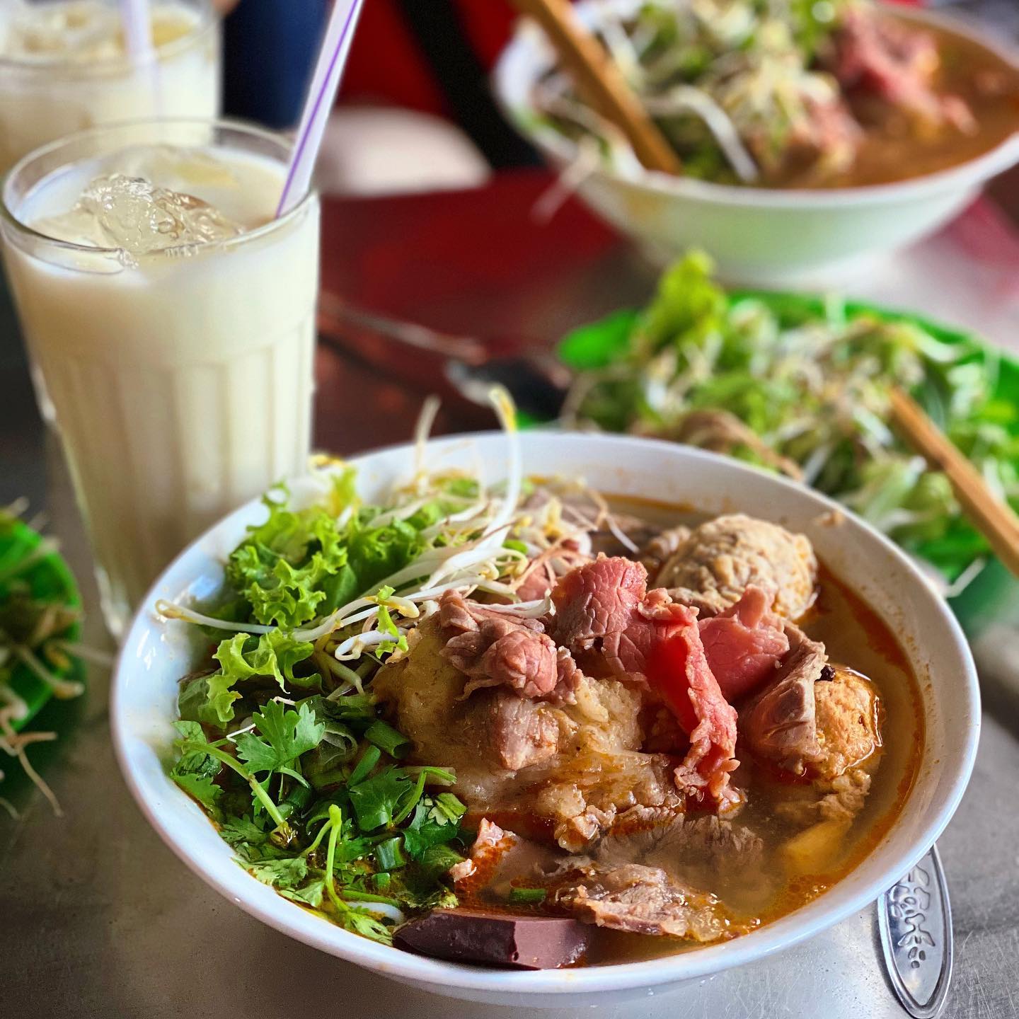 Bún bò Huế bán tại Hà Nội và bún bò Huế “chính gốc” khác nhau như thế nào? - Ảnh 1