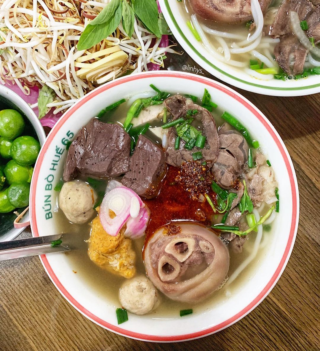 Bún bò Huế bán tại Hà Nội và bún bò Huế “chính gốc” khác nhau như thế nào? - Ảnh 1