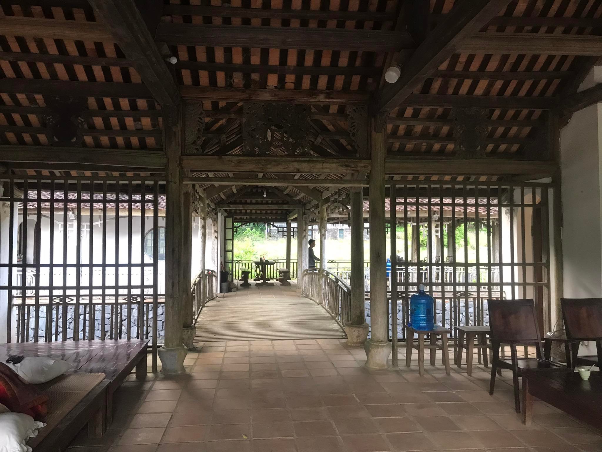 Cát Bà và trải nghiệm cho người dũng cảm: Ngủ tại nhà cổ trong rừng với giá trên nửa triệu