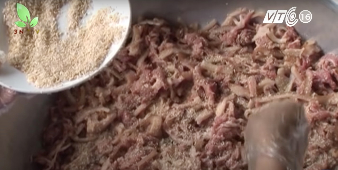 Cách làm thịt chua Phú Thọ đơn giản, nhậu lai rai hay mang làm quà tặng đều hợp - Ảnh 1