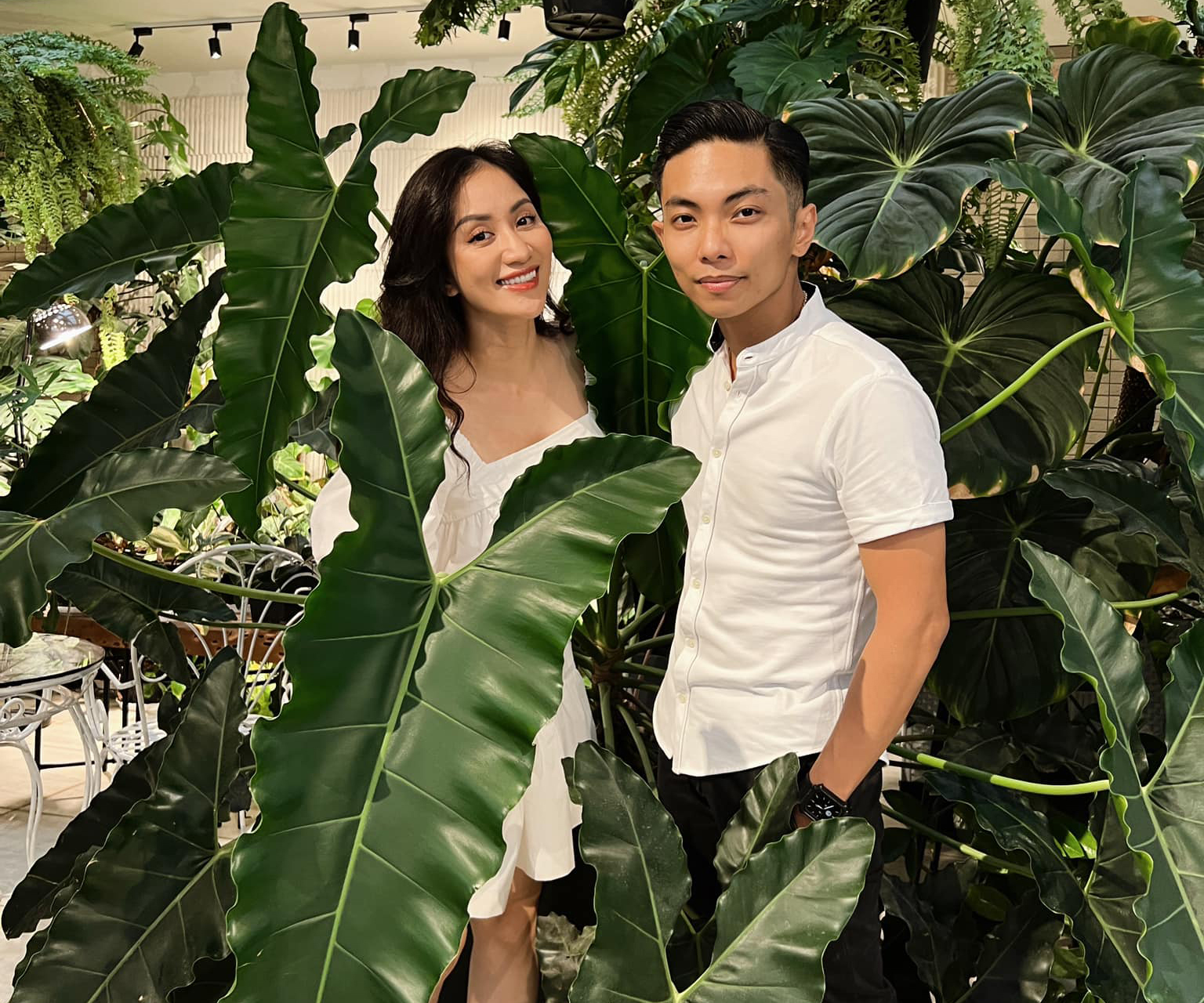 Nhà Khánh Thi - Phan Hiển: Rộng thênh thang, vợ có vườn hồng rực rỡ, chồng sở hữu vườn lá đắt đỏ