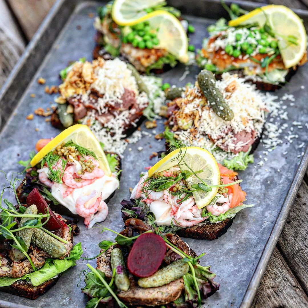 Đầu bếp Nguyễn Tuấn Dũng và mong muốn đằng sau việc mang chiếc Smørrebrød chuẩn Đan Mạch về Hà Nội - Ảnh 2