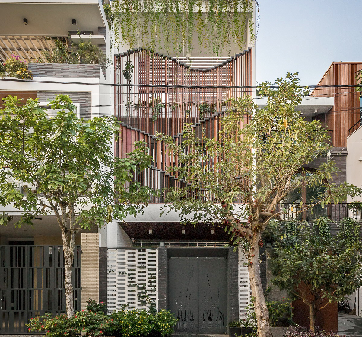 Ngôi nhà có mặt tiền linh hoạt và mềm mại như sóng lượn tại Cần Thơ