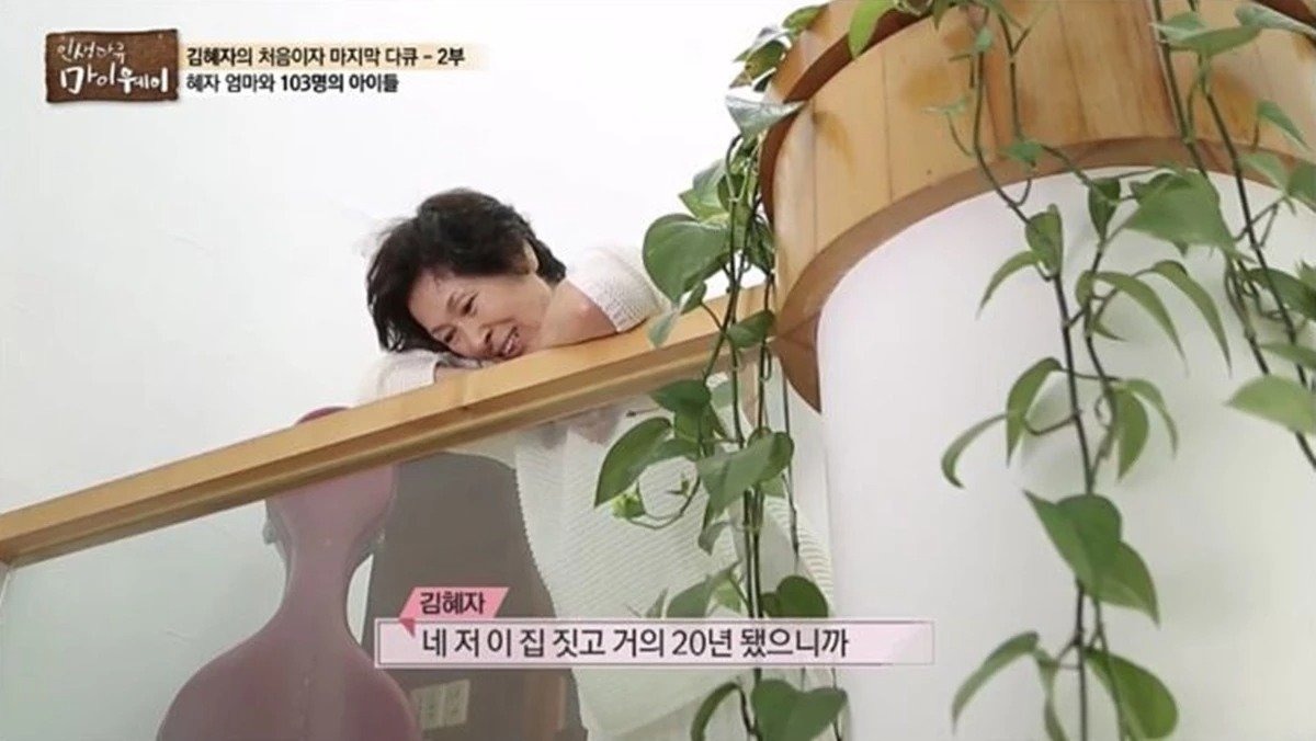 Nhà của "bà mẹ quốc dân" Hàn Quốc  Kim Hye Ja lên sóng truyền hình, giản dị đến bất ngờ