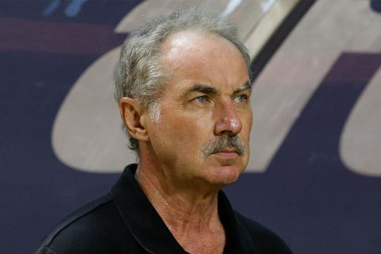 HLV Alfred Riedl qua đời