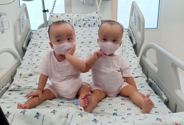 Trúc Nhi - Diệu Nhi hồi phục sau 2 tháng phẫu thuật tách rời