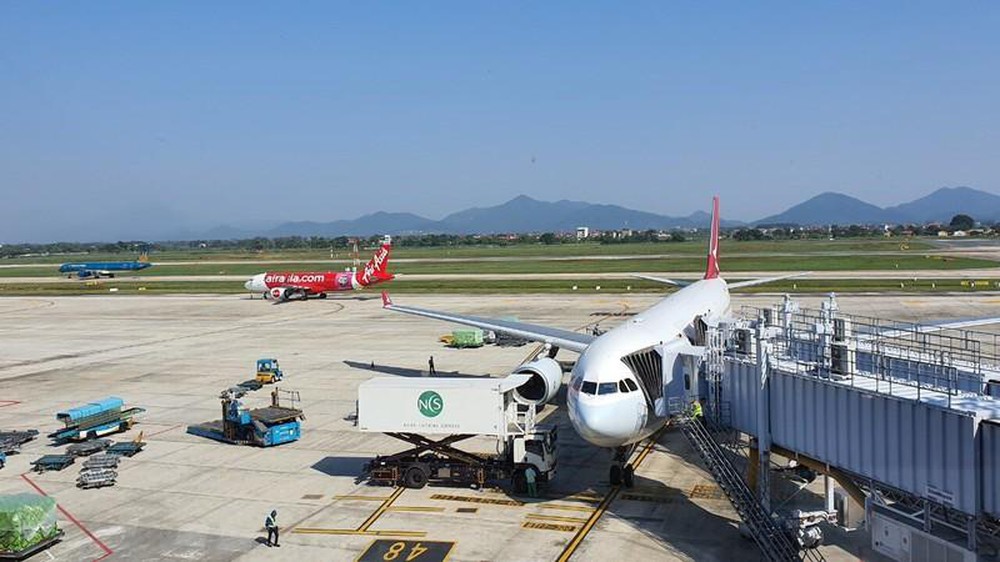 Một thợ máy bị sét đánh tử vong khi đang làm việc tại sân bay Nội Bài