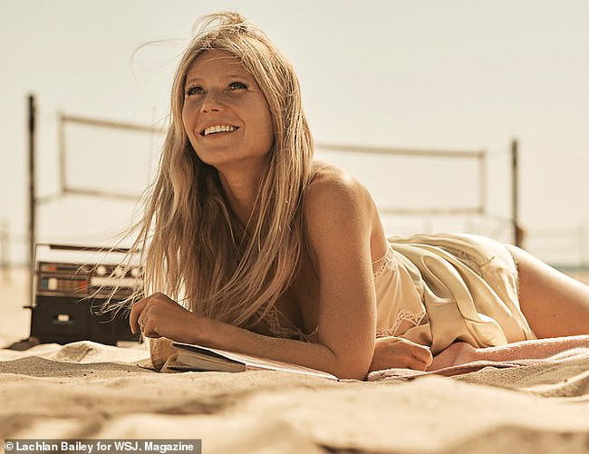 Minh tinh Gwyneth Paltrow đăng ảnh khỏa thân mừng sinh nhật tuổi 48