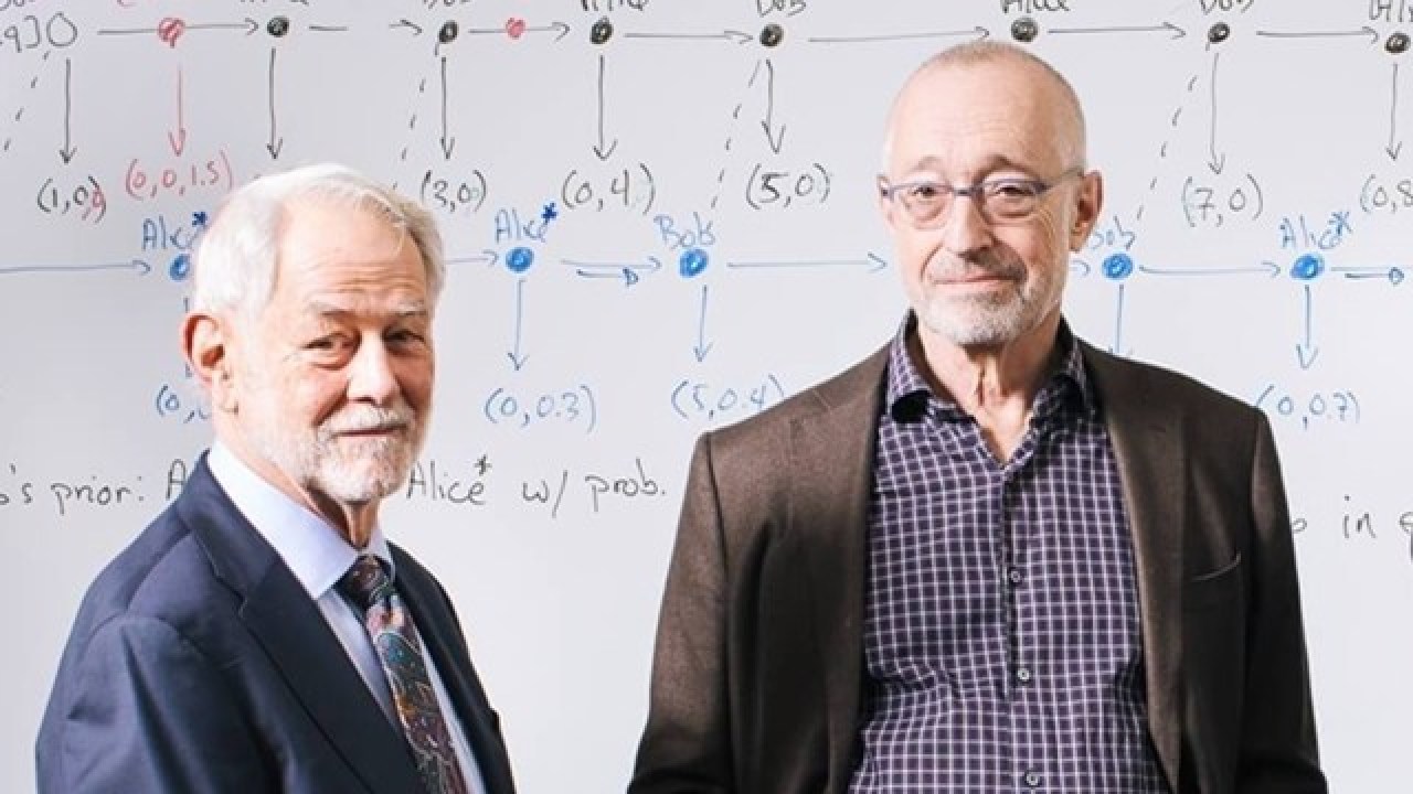 Lý thuyết đấu giá giúp hai giáo sư người Mỹ giành giải Nobel kinh tế 2020