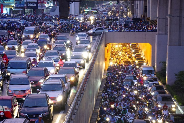 Hà Nội điều chỉnh khung giờ cao điểm chiều lên sớm nửa tiếng