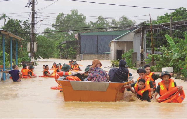 Mỹ viện trợ 100.000 USD giúp Việt Nam ứng phó bão lũ