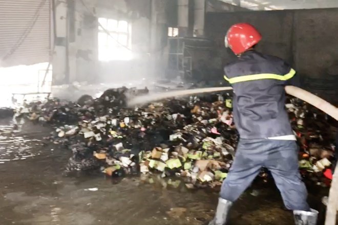 TP.HCM: Cháy kho hàng, nhiều tài sản bị thiêu rụi