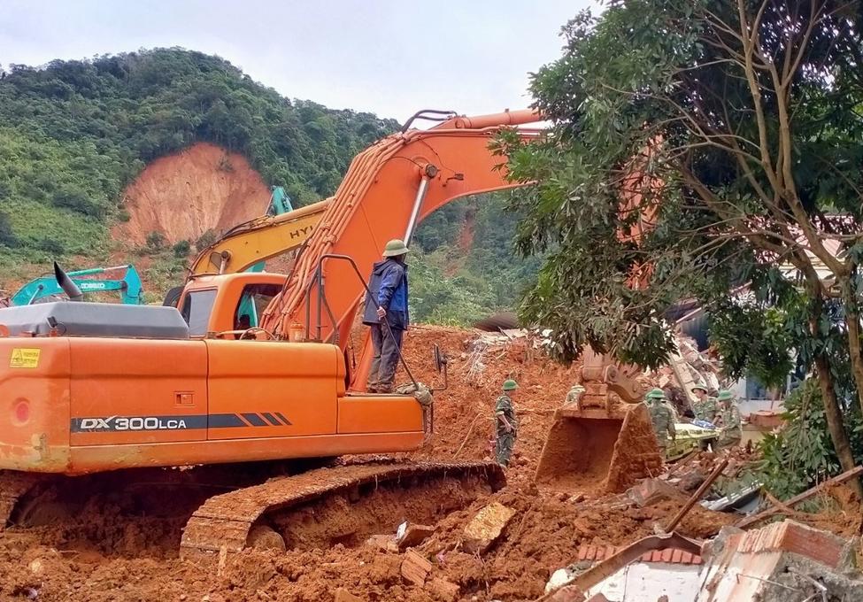 Vụ sạt lở ở Quảng Trị: Tìm thấy 14 thi thể, tạm dừng tìm kiếm do mưa lớn - Ảnh 1