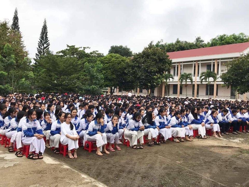 Một buổi chào cờ của trường THPT Phan Đình Phùng, Đắk Lắk.