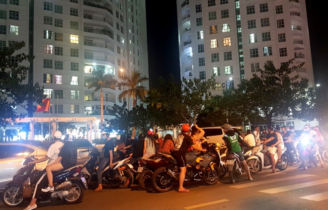 Vụ thi thể lìa đầu tại chung cư quận 7: Người dân ám ảnh rời nhà gấp