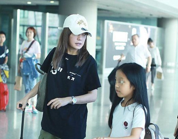 Dính lùm xùm ly hôn với ông xã, Triệu Vy đau lòng vì không thường xuyên gặp được con gái