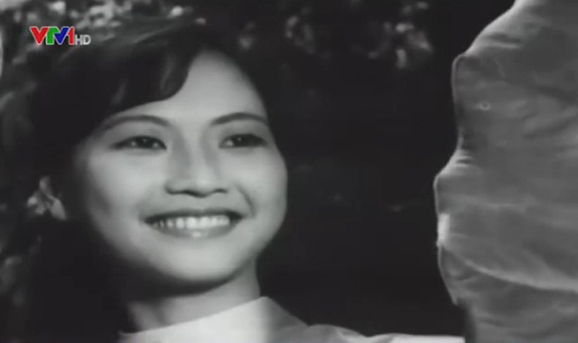 Nhan sắc thời vàng son của bà Dần "Hương vị tình thân": Giai nhân số 1 Hà Thành, ảnh được bán đầy trên phố để lính mua về bỏ vào túi ngắm