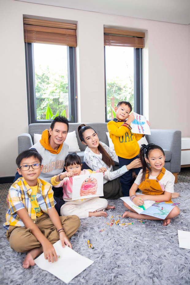 Vợ chồng Lý Hải - Minh Hà trong căn biệt thự hơn 20 tỷ ở Sài Gòn