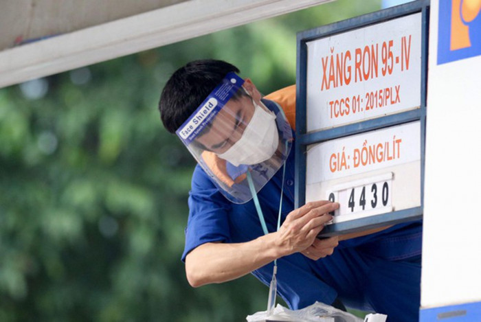 Giá xăng tăng gần 1000 đồng/lít từ 15h ngày 11/2 như dự báo
