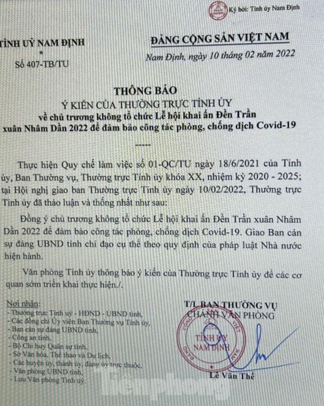 Nam Định đóng cửa đền Trần - Ảnh: Tiền Phong