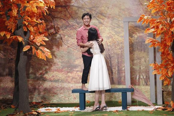 Trường Giang thơm má Hoa hậu Thùy Tiên ngay trên Gameshow truyền hình - Ảnh 3