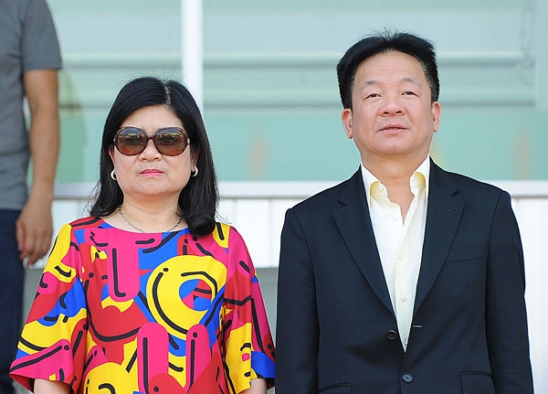 Mẹ chồng tương lai Đỗ Mỹ Linh hiếm hoi lộ diện: Phu nhân giàu có diện quần áo trăm nghìn