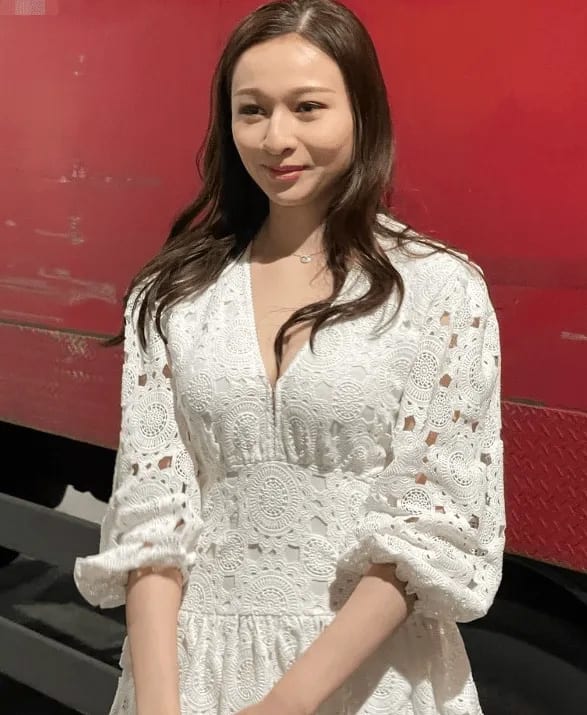 Cận cảnh nhan sắc tân Hoa hậu Hồng Kông 27 tuổi nặng 62kg đang khiến MXH dậy sóng - Ảnh 4