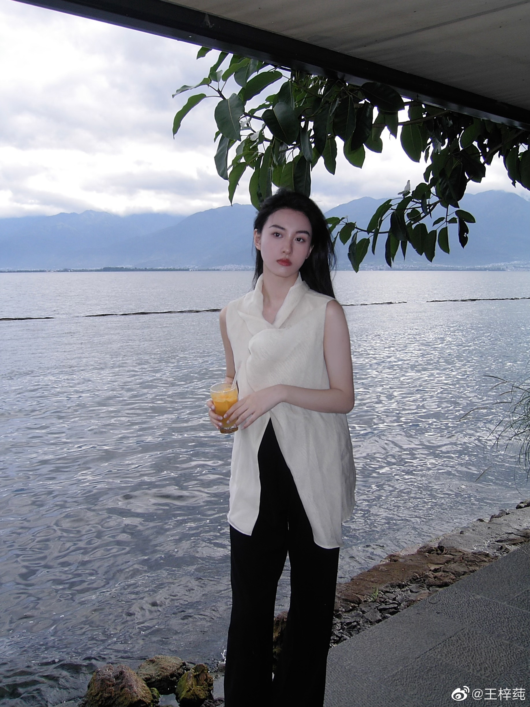 Loạt ảnh đẹp mê mẩn của Vương Tử Thuần - tân Tiểu Long Nữ Thần điêu đại hiệp phiên bản 2022 - Ảnh 2