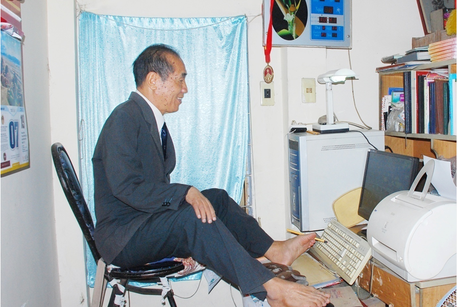 Nhà giáo Nguyễn Ngọc Ký - biểu tượng ý chí của bao thế hệ học trò - qua đời ở tuổi 75 - Ảnh 1