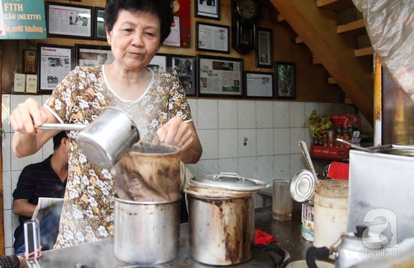 Tiệm cà phê vợt mang ký ức Sài Gòn xưa tồn tại hơn nửa thế kỷ vẫn chưa một lần đóng cửa - Ảnh 1