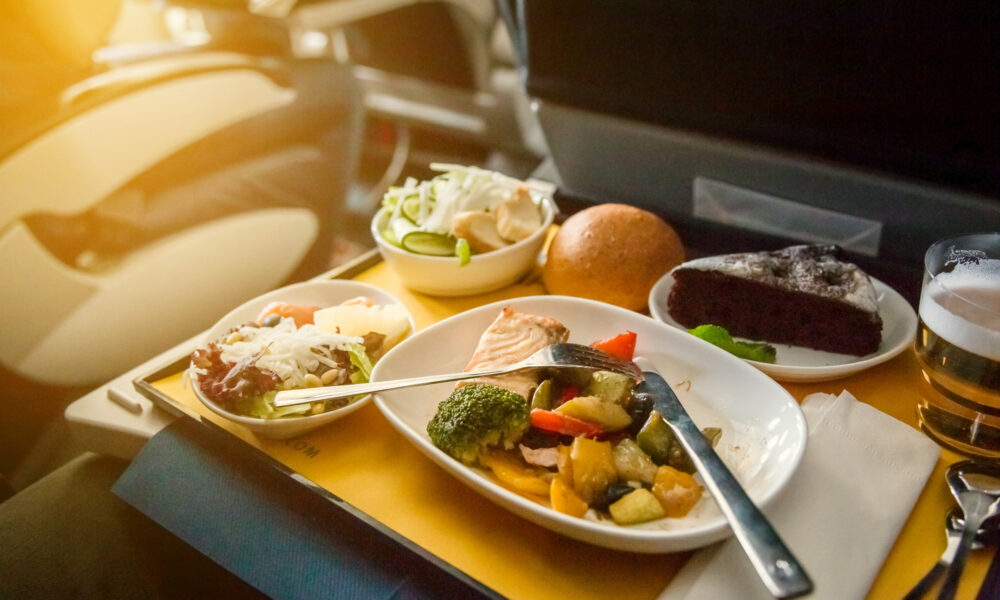 Lý giải tại sao đồ ăn trên máy bay thường không ngon? - Ảnh 4