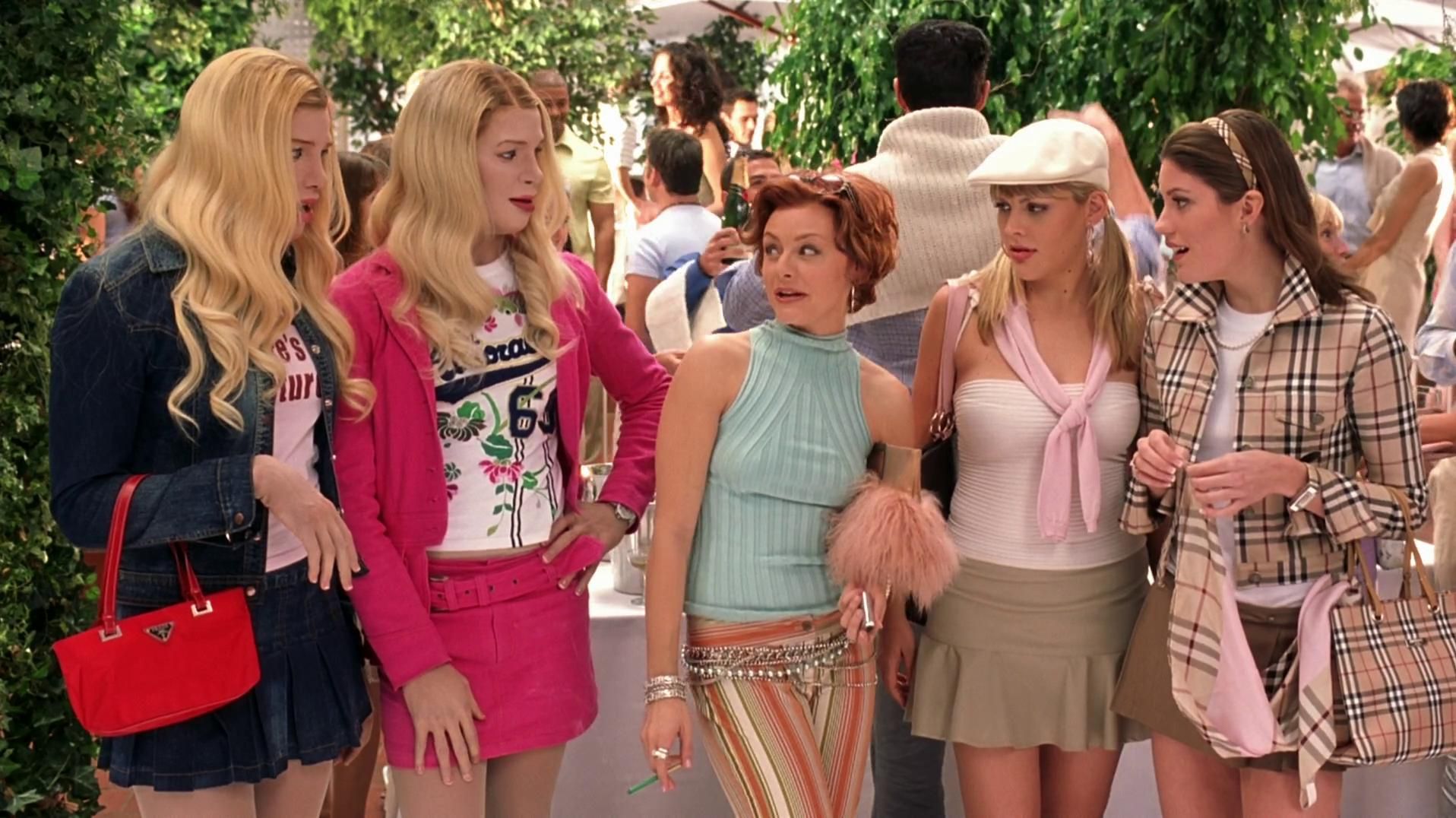 Diện đồ hè cực chất với phong cách Y2K - Ảnh 1