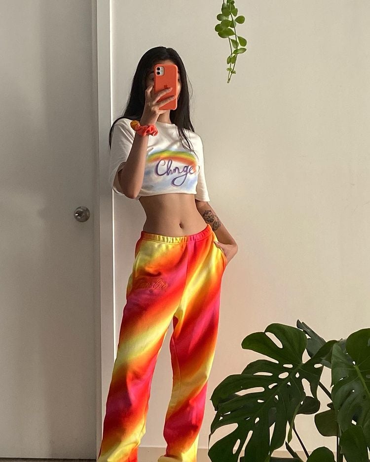 Diện đồ hè cực chất với phong cách Y2K - Ảnh 1