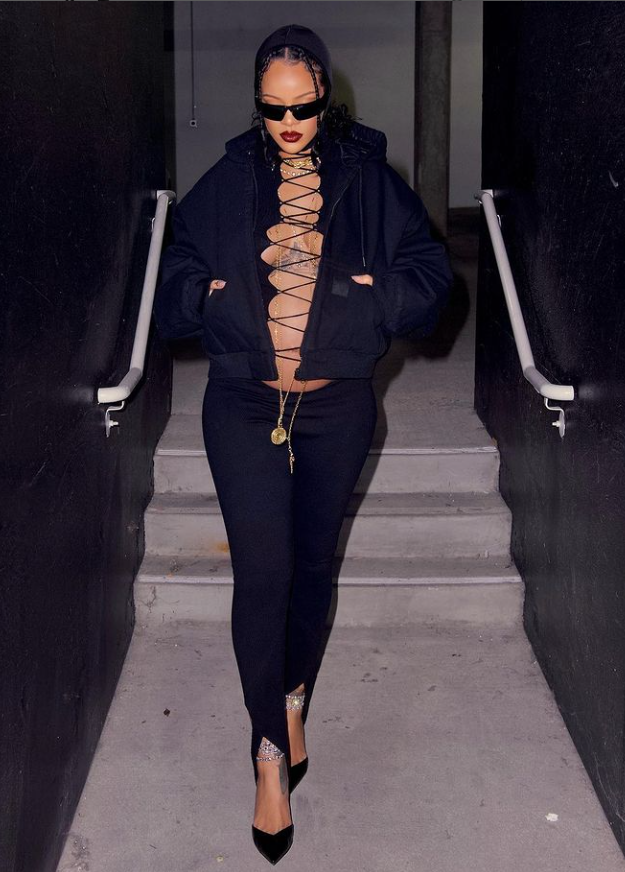 Học Rihanna cách skincare an toàn, hiệu quả cho mẹ bầu - Ảnh 1