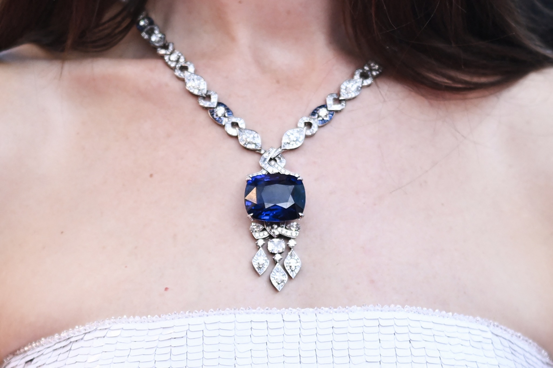 Anne Hathaway - Người làm mất chiếc vòng Cartier 150 triệu USD chính thức đầu quân cho nhà Bvlgari - Ảnh 3