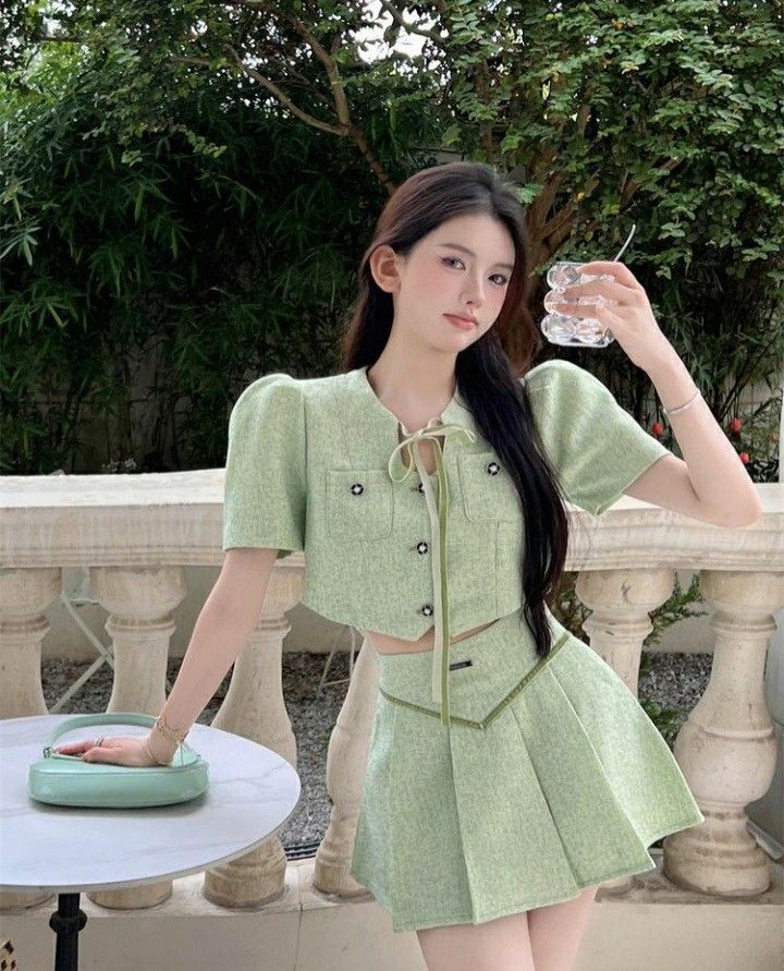 Bên cạnh đó, với mức độ phong phú, bạn có thể lựa chọn từ những tông màu xanh lá đáng yêu như xanh matcha, xanh mint, xanh pastel cho đến xanh nõn chuối tươi mát