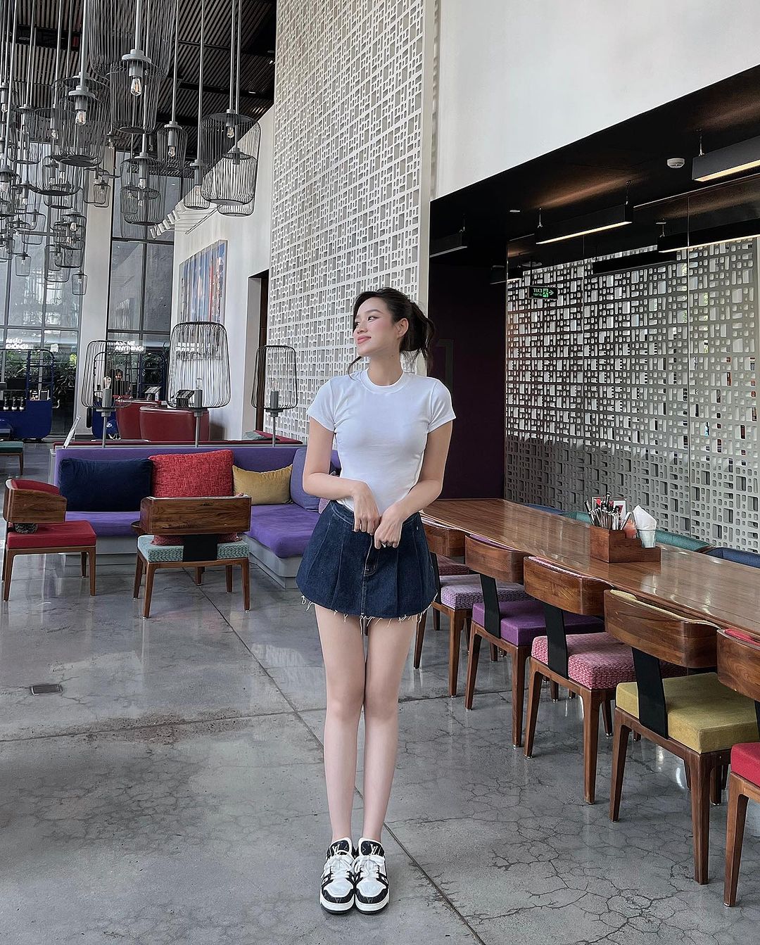 Sau ba năm lên ngôi Hoa hậu Việt Nam 2020, nhan sắc của Đỗ Thị Hà ngày càng thăng hạng nhưng cô vẫn giữ vẻ giản dị như thuở mới giành vương miện