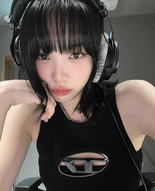 Làm sạch da luôn là bước quan trọng với Chaewon