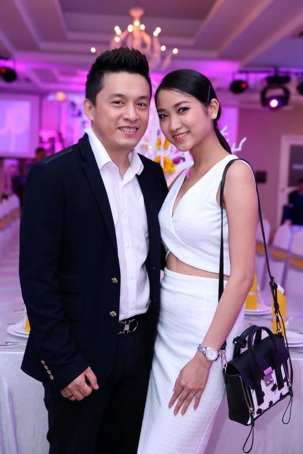 Từ những khoảnh khắc đời thường hay khi đi dự sự kiện chung, vợ chồng Lam Trường đều gây ấn tượng với style thời trang tone sur tone.