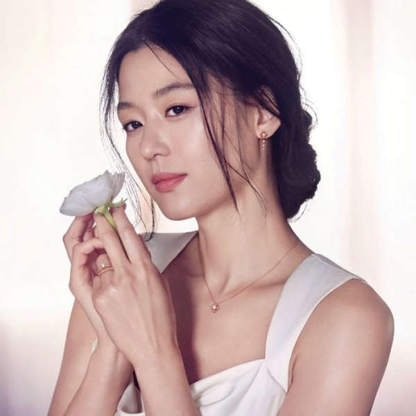 Jun Ji Hyun đã sử dụng hỗn hợp toner, nước chanh và rượu vang để làm đẹp.
