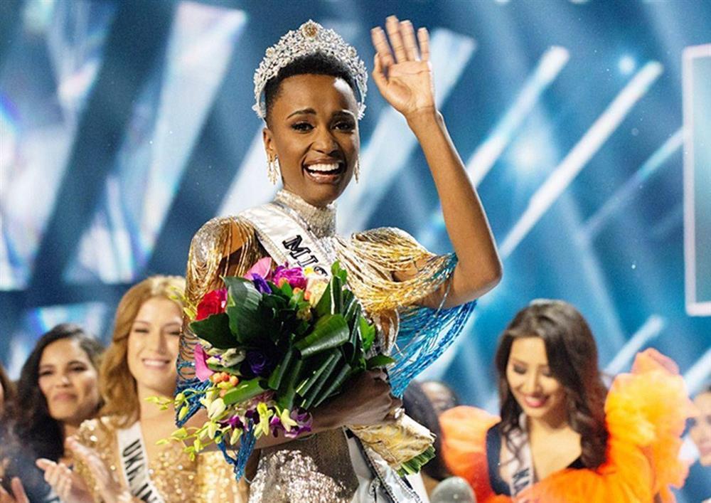 Zozibini Tunzi là Miss Universe là người đẹp đầu tiên có vinh dự được đội chiếc 'siêu vương miện' này