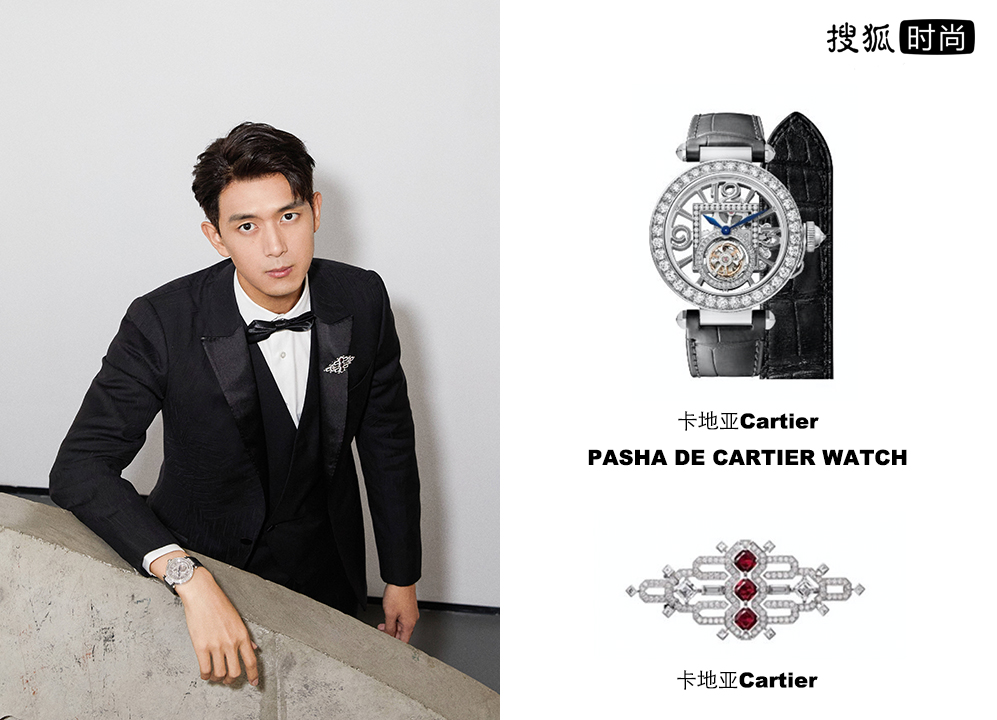 Kết hợp với đồng hồ và cài áo tinh tế của Cartier tô điểm thêm nét quyến rũ của quý ông Anh Quốc