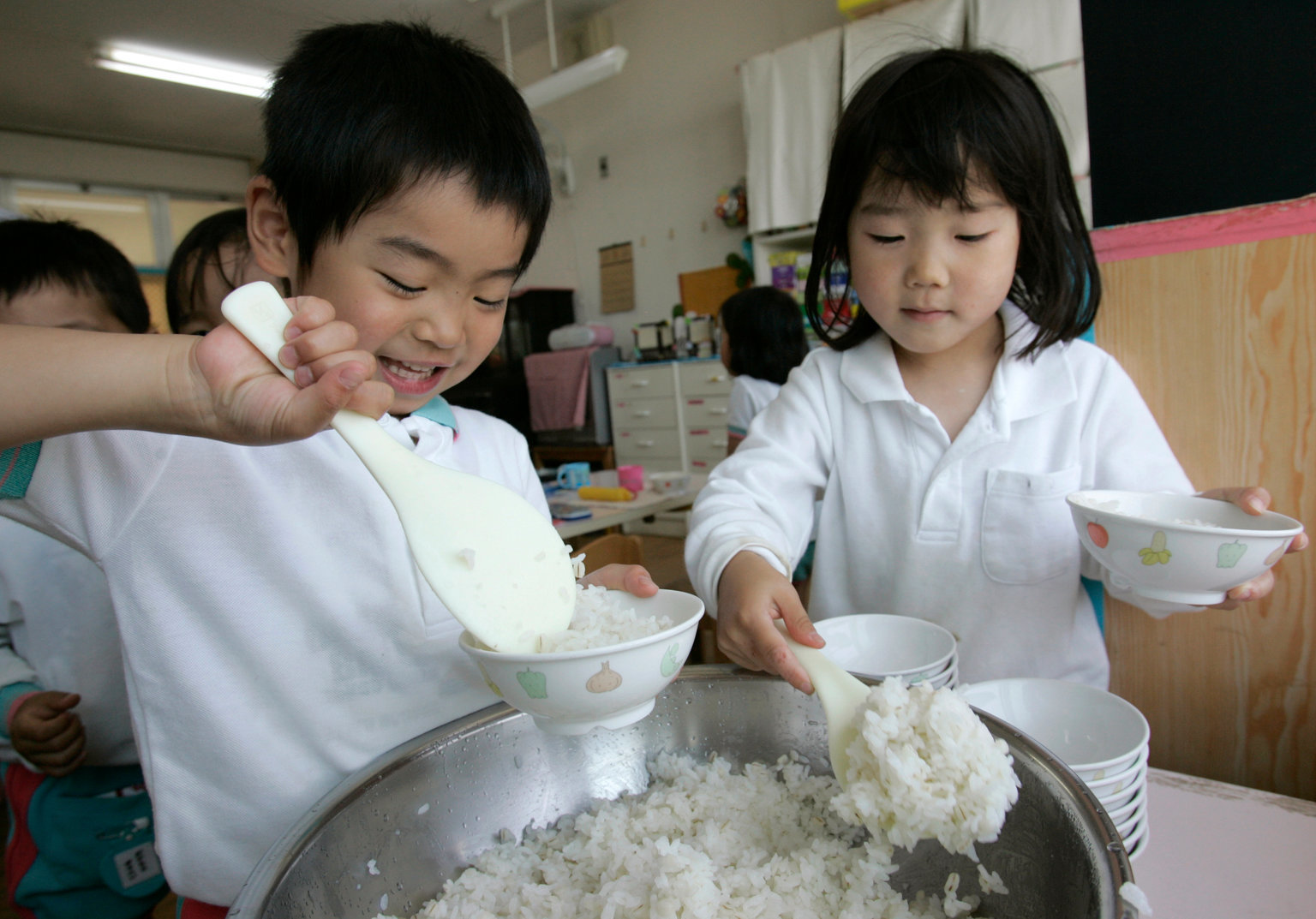 Người Nhật luôn chú trọng dạy những đứa trẻ cách thích nghi với mọi môi trường.