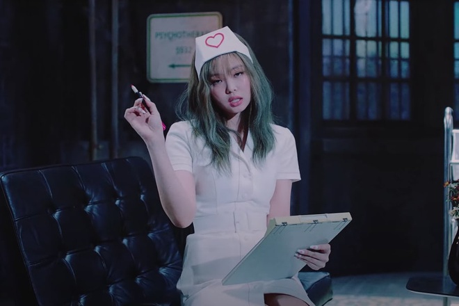 Trước đó, YG Entertainment đã phải xóa cảnh Jennie mặc trang phục y tá được cho là gợi dục.
