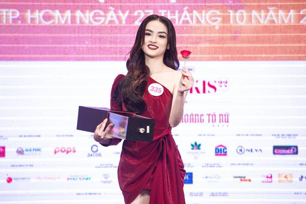 Bạn gái tin đồn Đoàn Văn Hậu khoe giọng hát kinh ngạc tại vòng thi tài năng