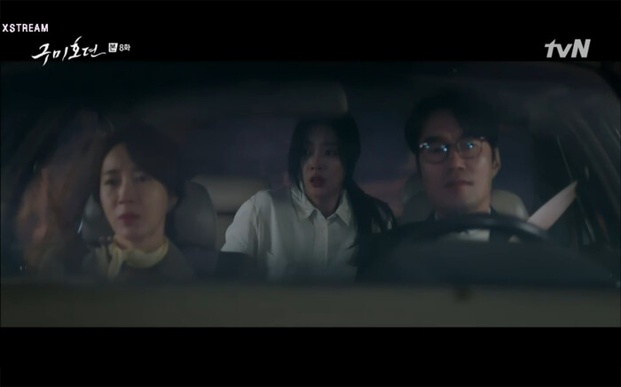 Ji Ah bị đưa về thời điểm xảy ra vụ tai nạn khiến bố mẹ cô mất tích đầy bí ẩn.