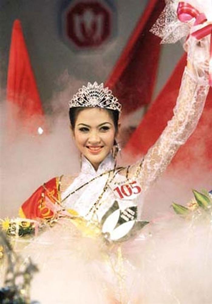 Hoa hậu Việt Nam 2000 - Phan Thu Ngân lúc đăng quang.