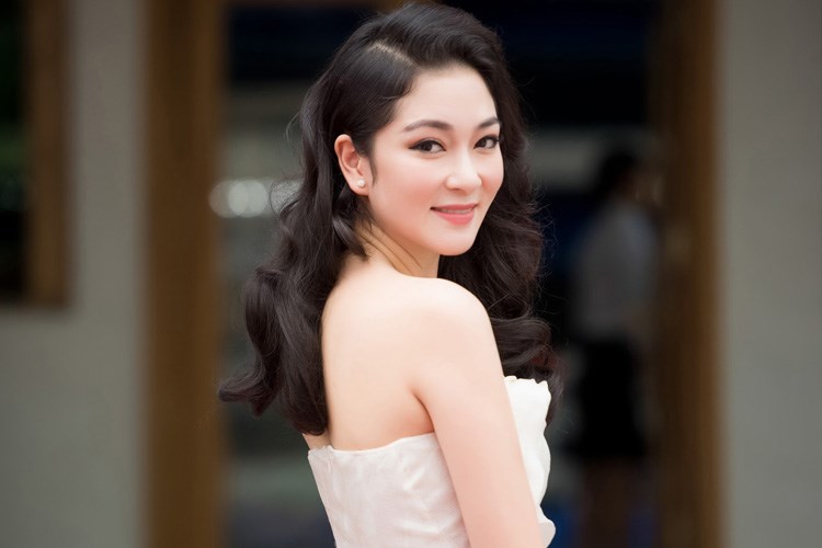 Hoa hậu Việt Nam 2014 giữ kín thông tin về nửa kia sau đăng quang.