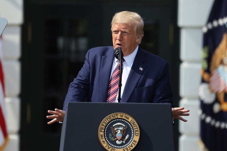 Tổng thống đương nhiệm Donald Trump sắp tiêm vaccine Covid-19